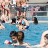 Il fera à nouveau très chaud au Tessin ces prochains jours. Ici, des baigneurs à Lugano en juin 2022. (archives)